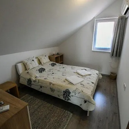 Flora Holiday Villa *