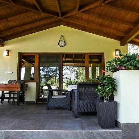 Flora Holiday Villa *